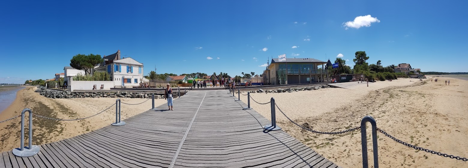 Ronce Les Bains pier