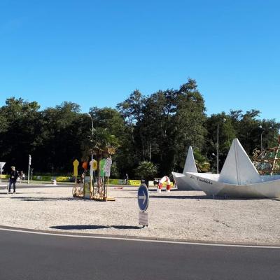 The Ronce Les Bains roundabout in the colors of the Tour de France